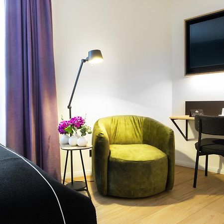 Frida Hotel & Cafe Bassum Bagian luar foto