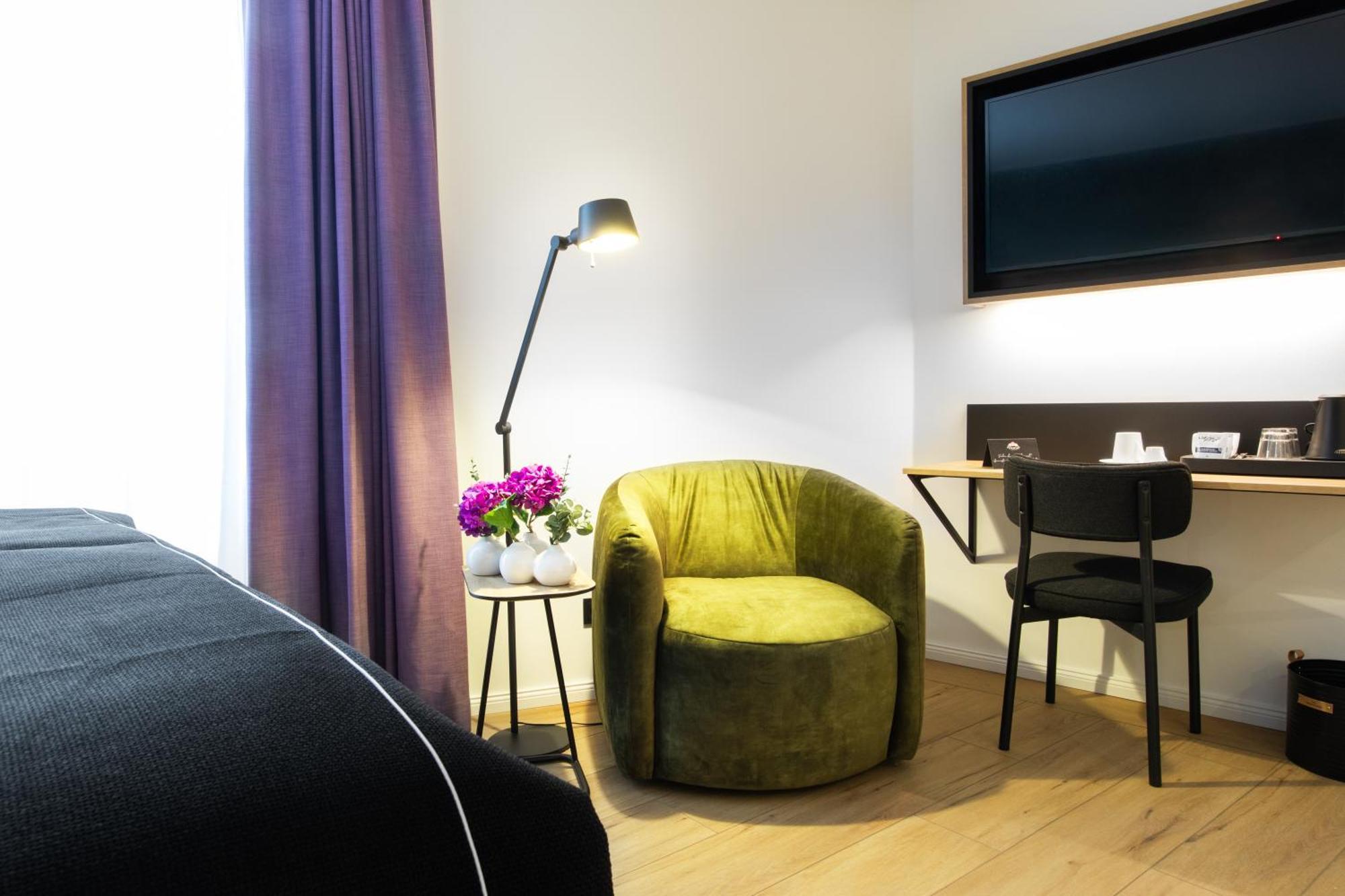 Frida Hotel & Cafe Bassum Bagian luar foto