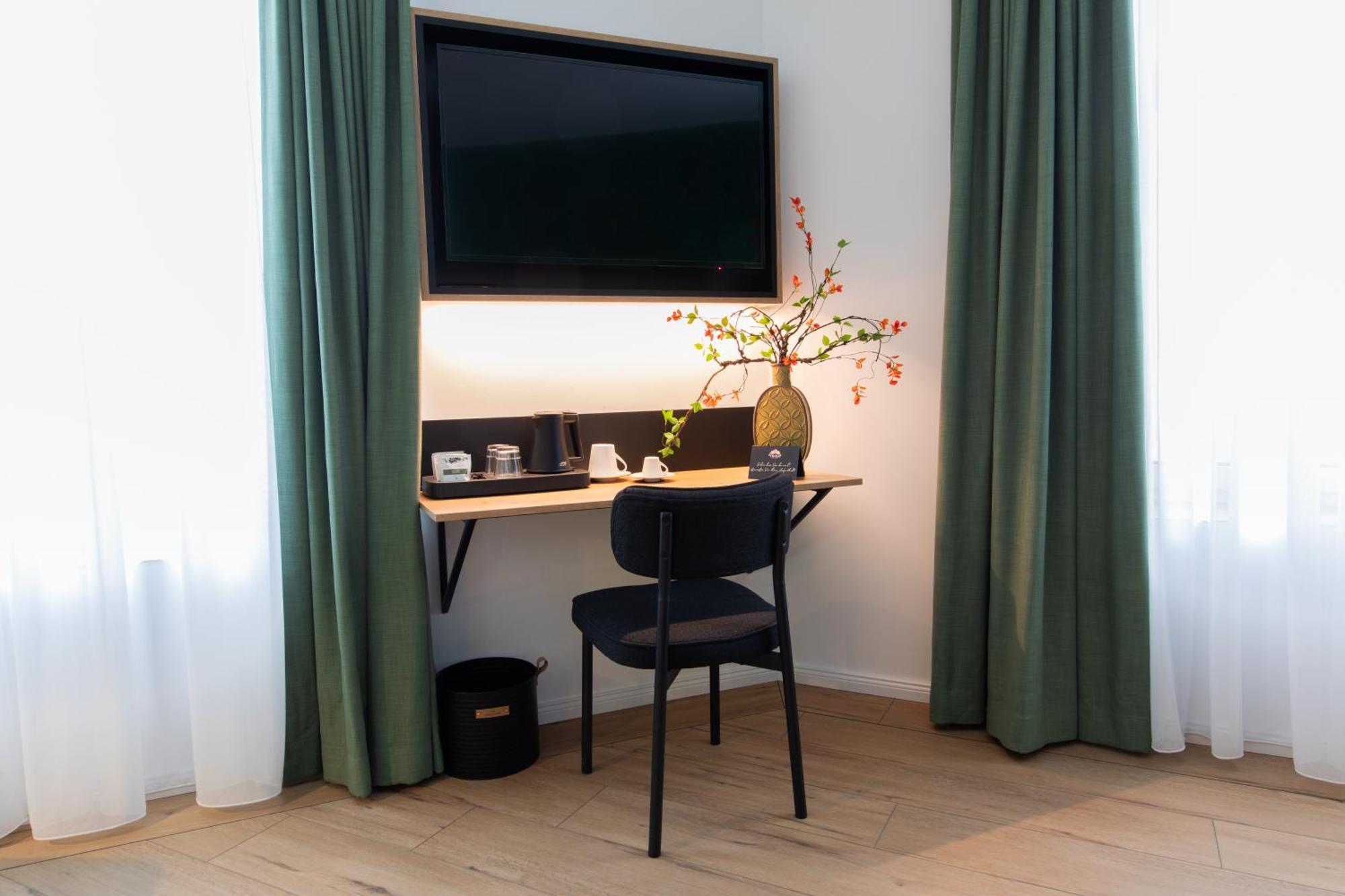 Frida Hotel & Cafe Bassum Bagian luar foto