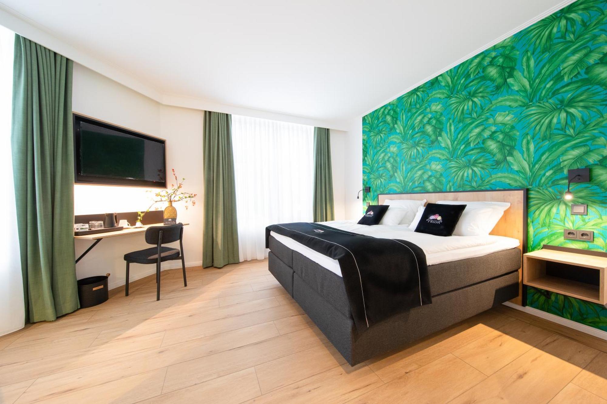 Frida Hotel & Cafe Bassum Bagian luar foto