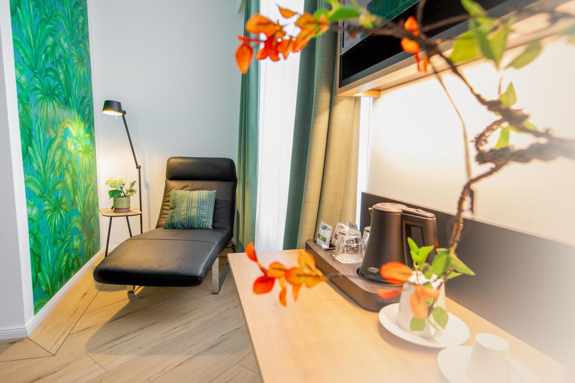 Frida Hotel & Cafe Bassum Bagian luar foto