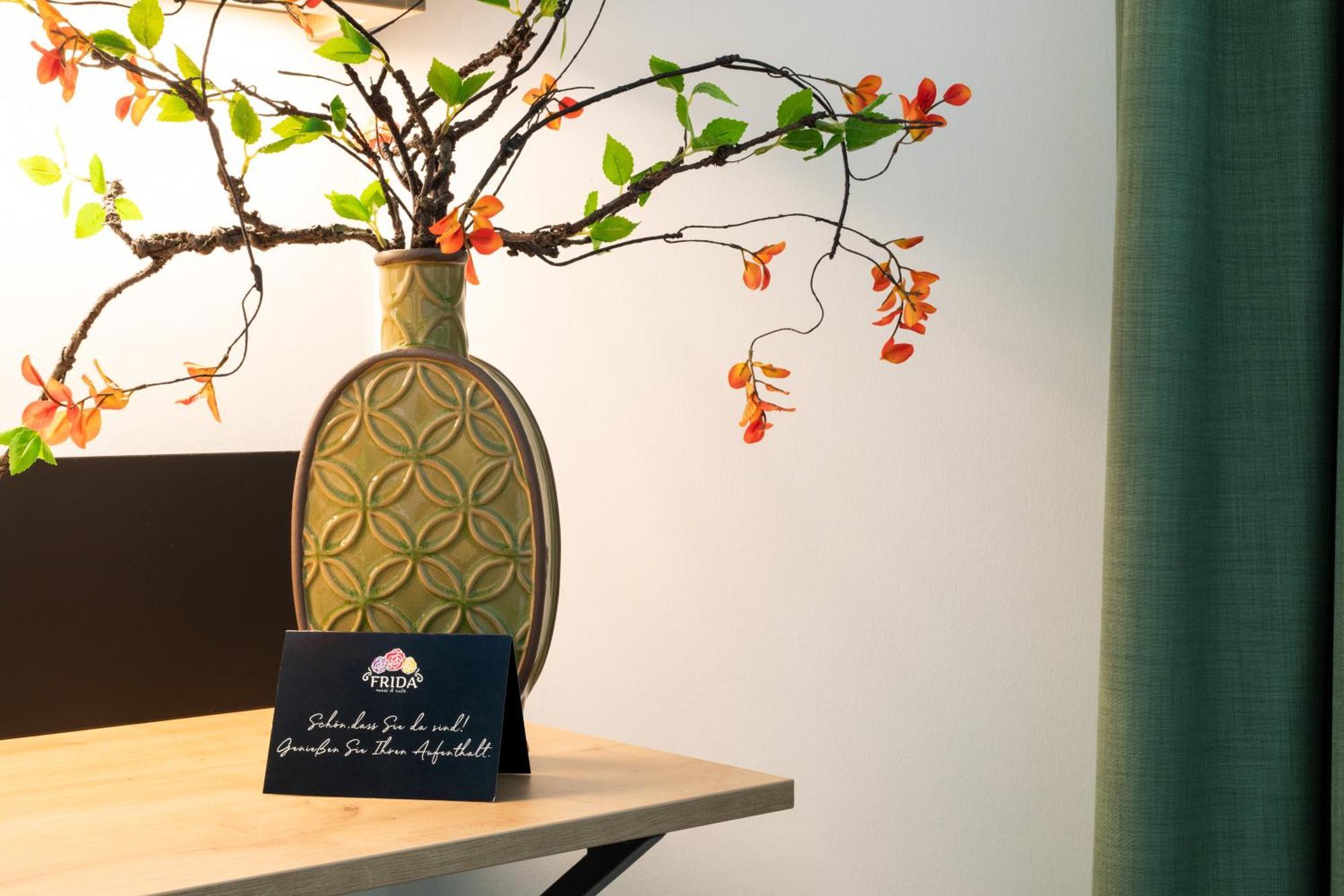 Frida Hotel & Cafe Bassum Bagian luar foto