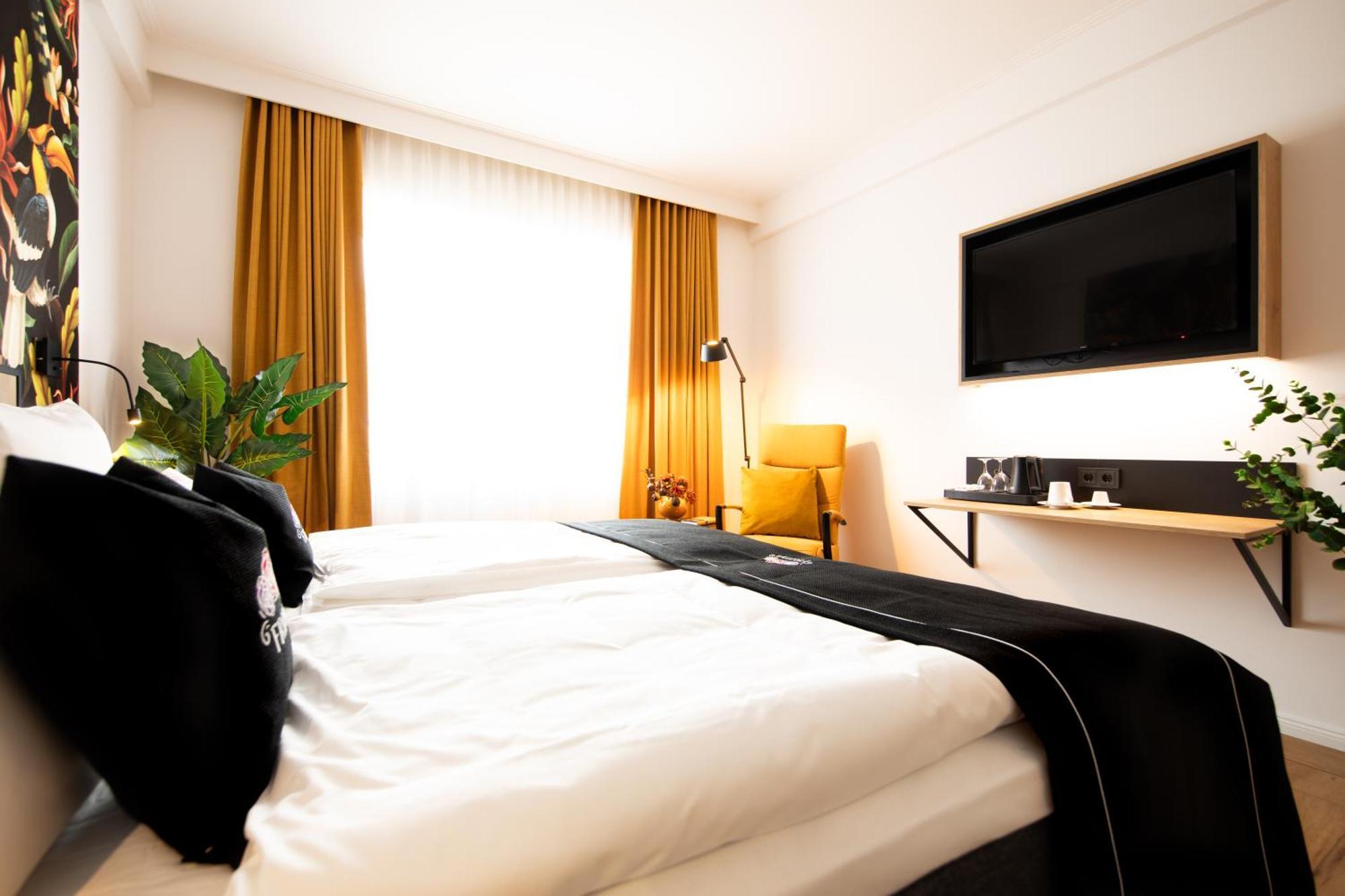 Frida Hotel & Cafe Bassum Bagian luar foto