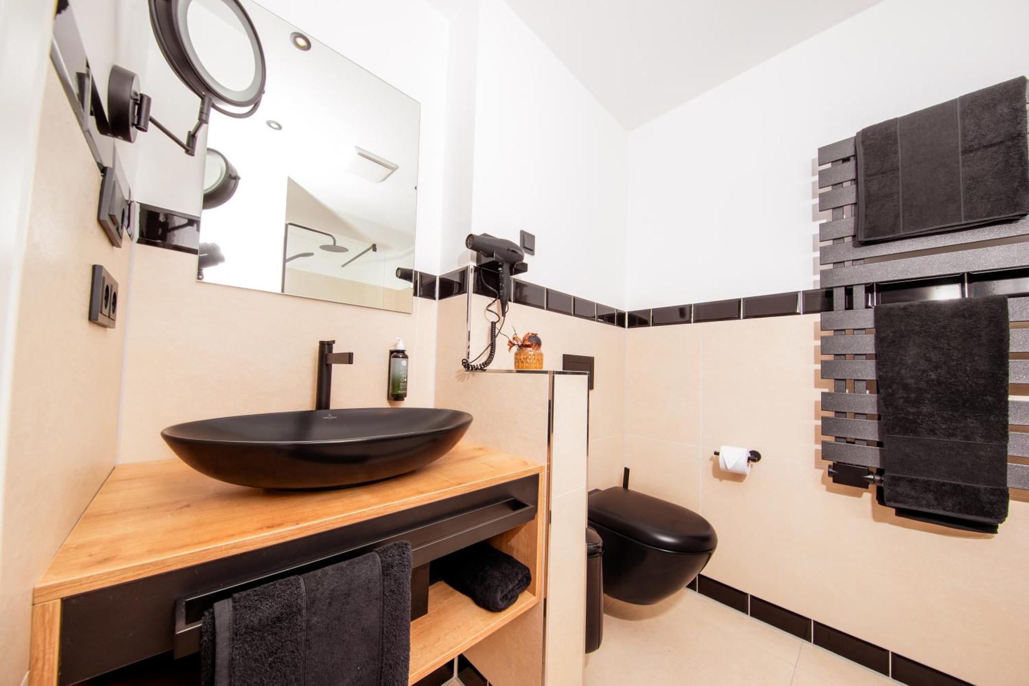 Frida Hotel & Cafe Bassum Bagian luar foto