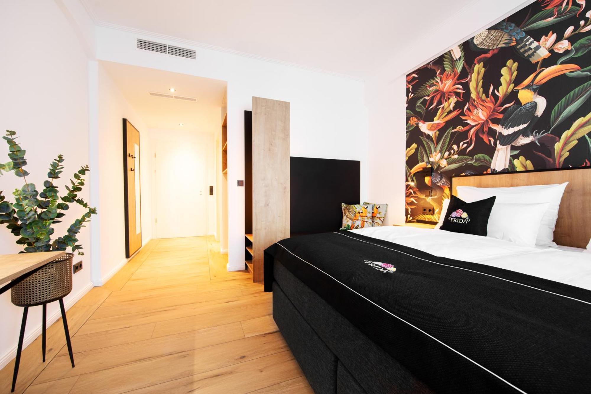 Frida Hotel & Cafe Bassum Bagian luar foto