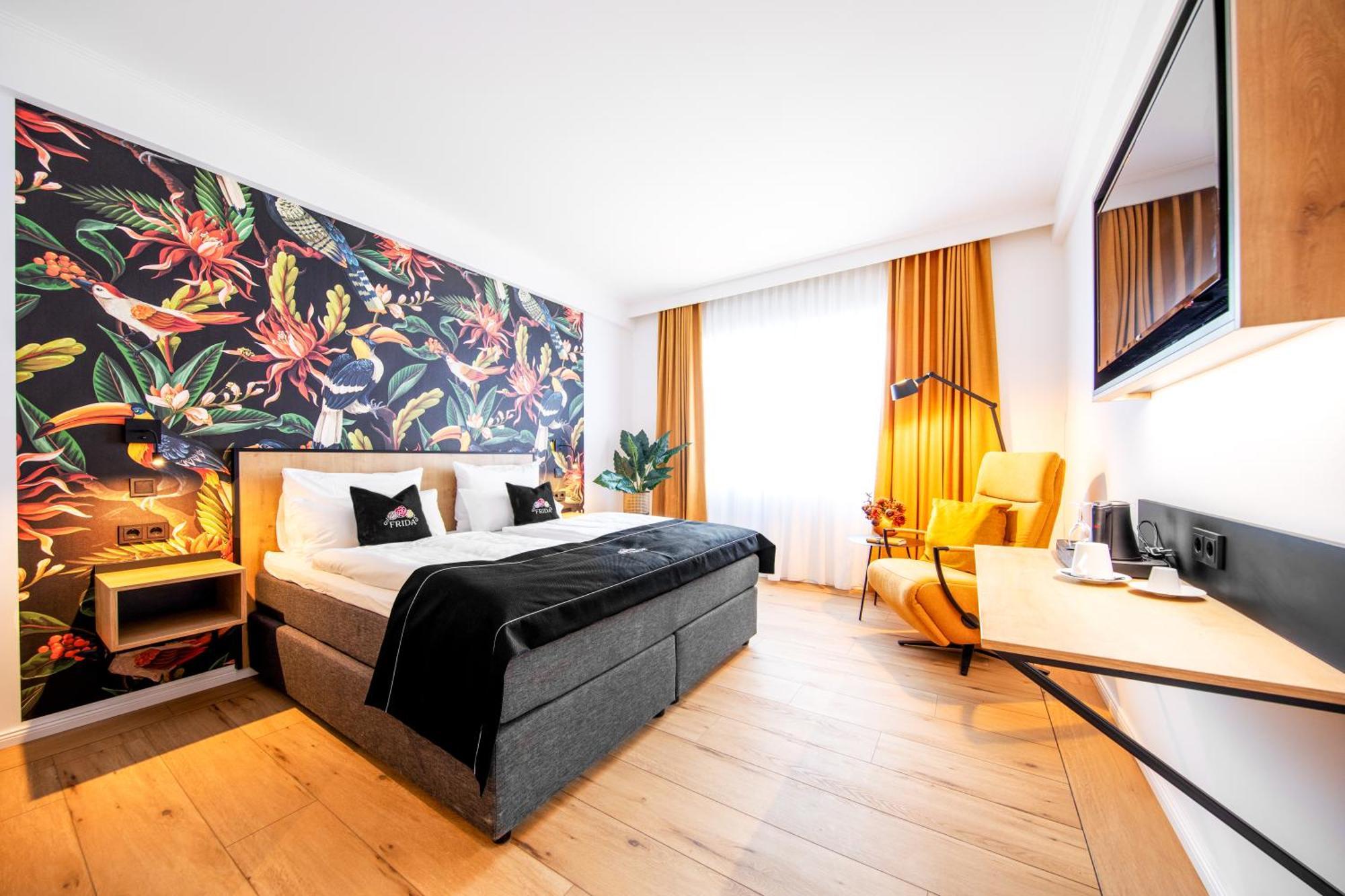 Frida Hotel & Cafe Bassum Bagian luar foto