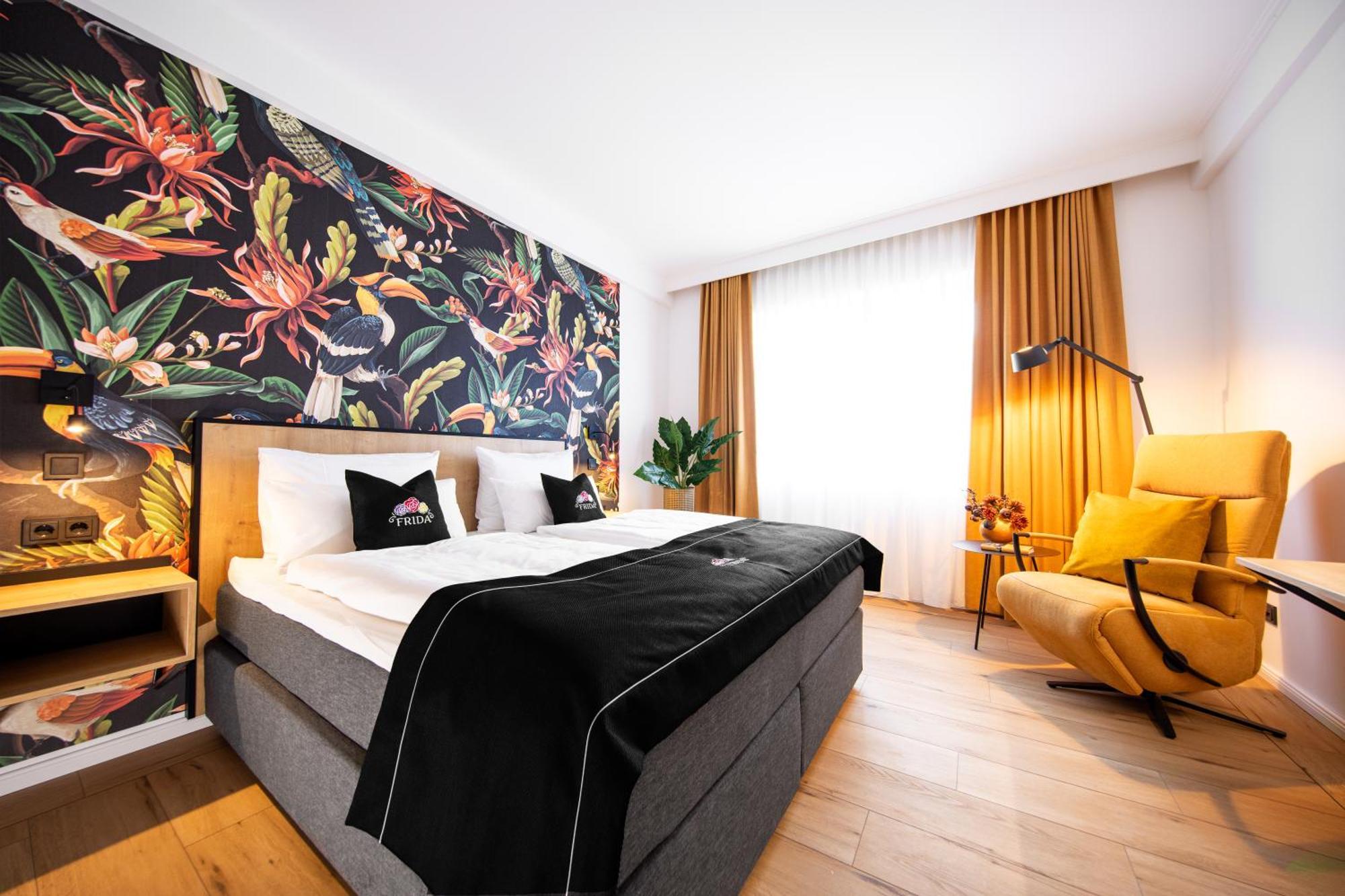 Frida Hotel & Cafe Bassum Bagian luar foto